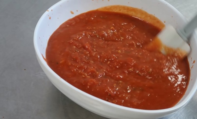 صلصة الطماطم الإيطالية الأصلية للبيتزا والمعكرونة
