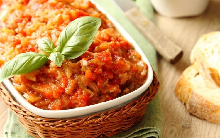 طريقة عمل متبل باذنجان بالطماطم