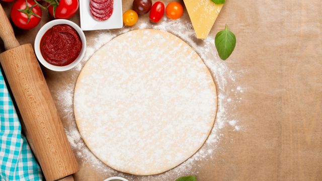 طريقة عجينة البيتزا الايطالية الاصلية