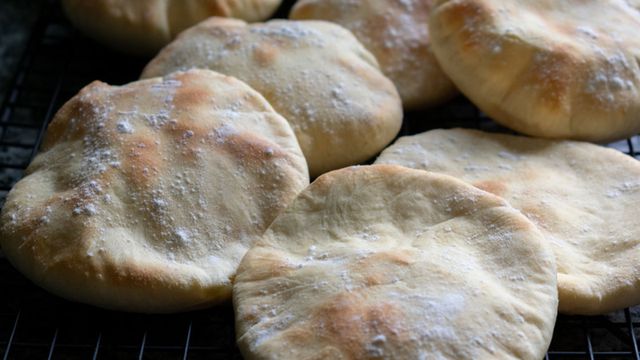 الخبز العادي في البيت