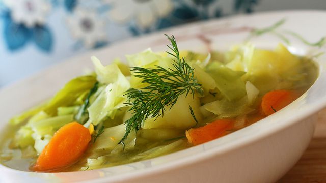 طريقة عمل شوربة الملفوف للتخسيس