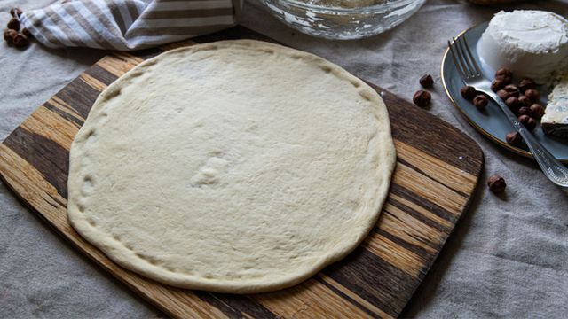 طريقة عمل عجينة بيتزا قطنيه