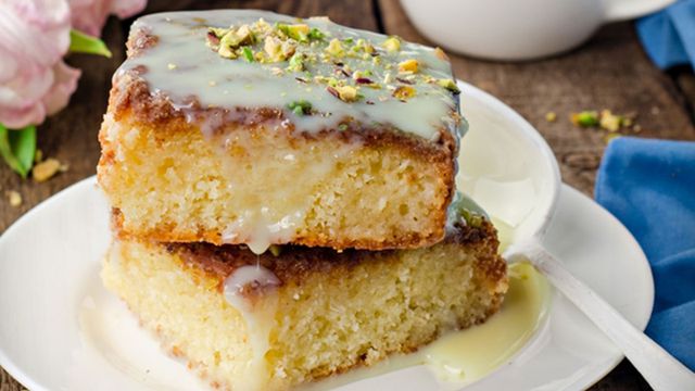 طريقة عمل بسبوسة الطازج بعلبة القشطه