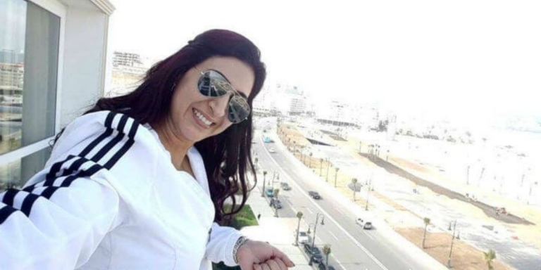 دنيا بوطازوت تعلن عودتها إلى المغرب