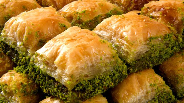 طريقة عمل بقلاوة فستق