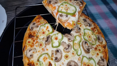طريقة عمل البيتزا بالفطر والجبنة