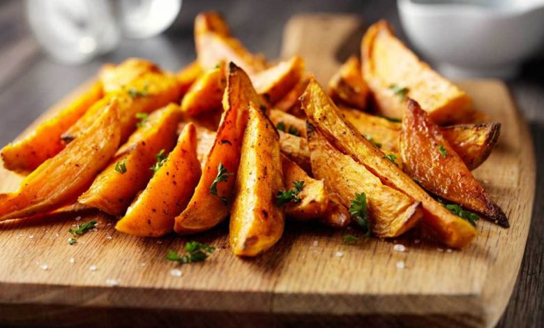 فوائد صحية لتناول البطاطا الحلوة مشوية