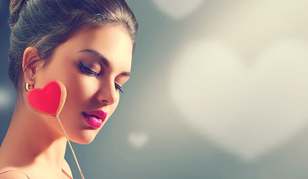 نصائح بسيطة لبشرة نضرة وفاتحة قبل عيد الحب
