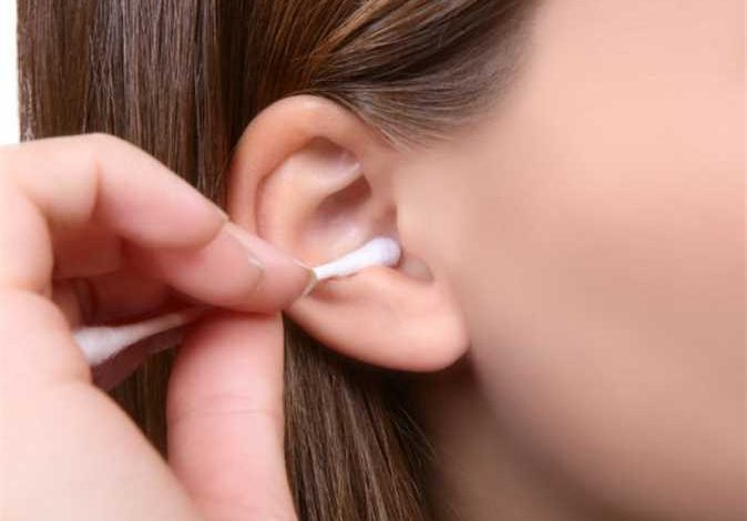 طريقة تنظيف الأذن في المنزل