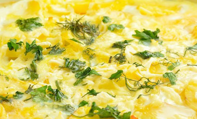 طريقة عمل البيض بالبطاطس والجبنة