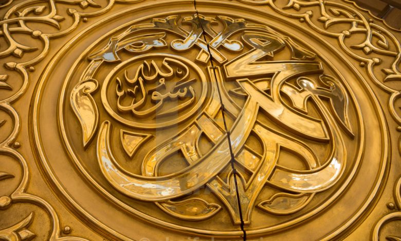 من الذي غسل الرسول وكفنه