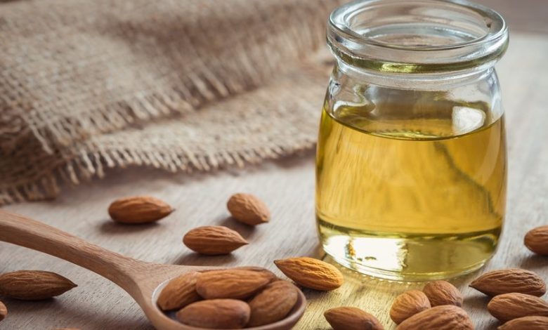 زيت اللوز للعناية بالوجه والبشرة