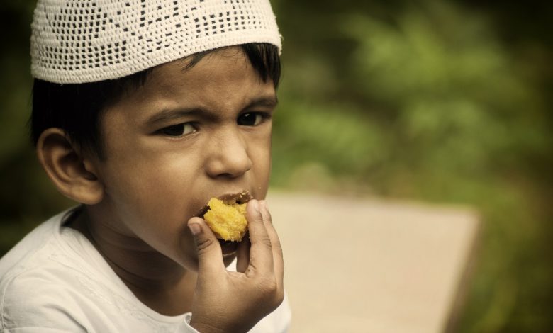 ما هي قصة الرجل الذي من غطفان مع ابن اخيه اليتيم؟