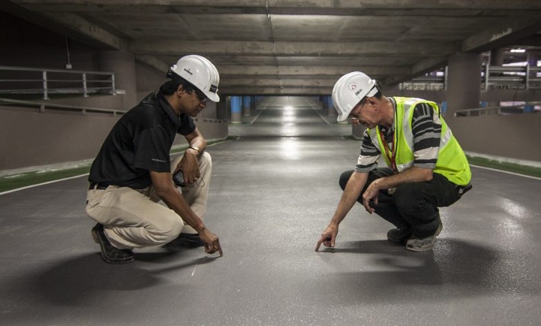 كيف يعمل المساحون والمهندسون معًا