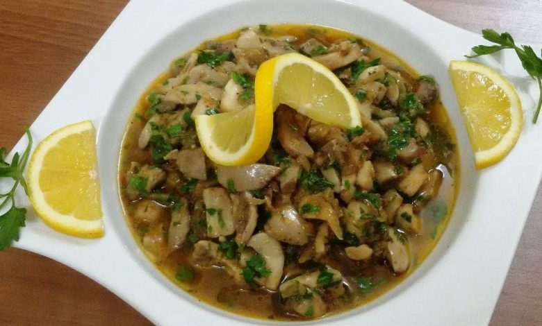 طريقة عمل سلطة الفطر بالبقدونس