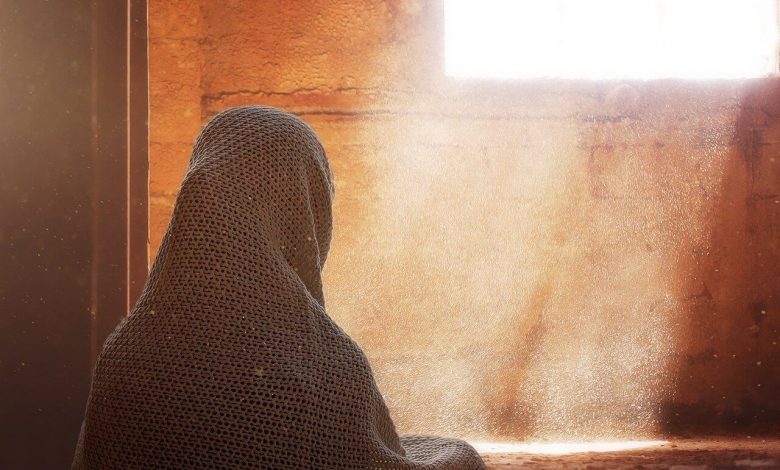قصة دخلت امرأة النار في هرة