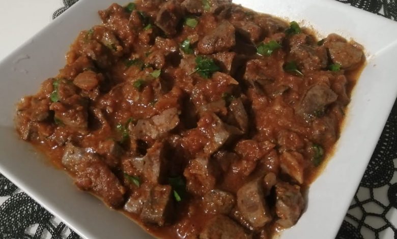 كبدة دجاج بالبصل و الطماطم وصفة رائعة سهلة