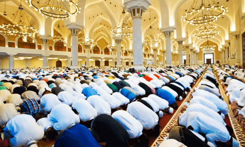 ما هو حكم صلاة العيد للرجال والنساء