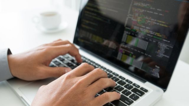يتم الوصول الى مواقع الالكترونية بكتابة عنوان الصفحة في برامج التصفح