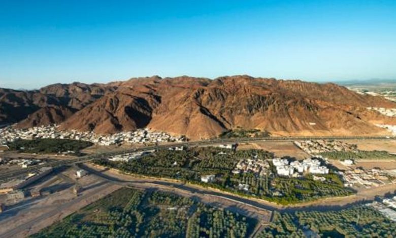 يبلغ طول جبل أحد من الشرق إلى الغرب حوالي