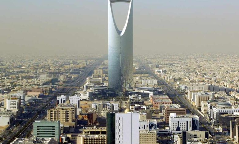 كم تبعد المجمعة عن الرياض