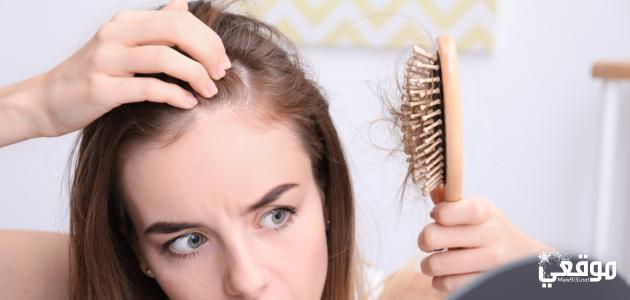 اسباب تساقط الشعر بكثرة وعلاجه