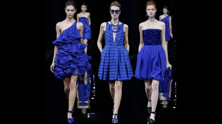 الفستان الأزرق في المنام تفسير الحلم بالفستان الأزرق