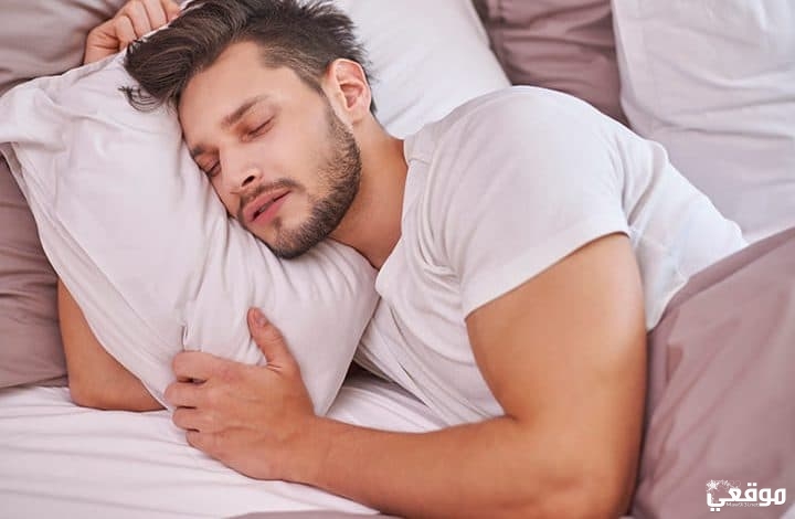 تفسير حلم رؤية تقبيل الراس في المنام