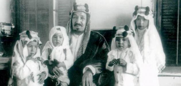 ابناء الملك عبدالعزيز الاحياء والمتوفين