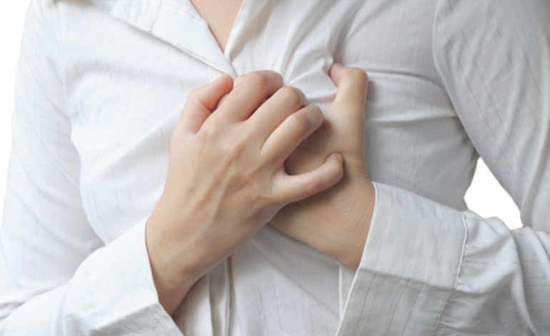 ظهور نقط حمراء على الثدي