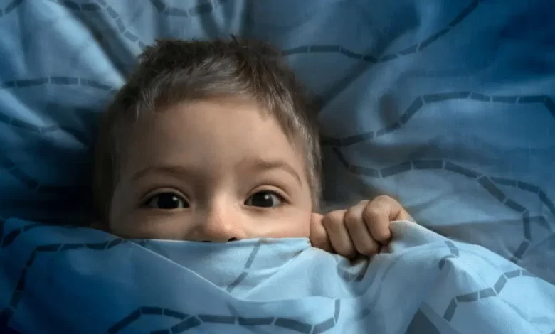 7 طرق تتغلبين بها على قلق ومخاوف طفلك