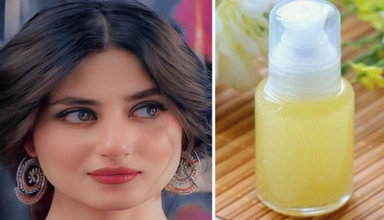 تعرف التجاعيد على أنها طيات أو سلسلة نتوءات بالبشرة، وتظهر عادة عندما يتقدم الإنسان بالعمر أو بسبب عوامل أخرى سيتم شرحها لاحقا، وتتعدد المناطق التي تظهر التجاعيد فيها؛ كالوجه والرقبة واليدين والذراعين، وتبدأ تجاعيد الوجه بالظهور بناء على أكثر تعبيرات الوجه ظهورا، وقد وجدت العديد من الطرق التي تعمل على التخلص منها والتي نقدم لك هذه الوصفة الجبارة التي تقضي عليها خاصة إذا ظهرت باكرا، لهذا نقدم لك مدمر التجاعيد الطبيعي. ستحتاجين في الوصفة إلى ملعقتين من زيت الخروع وملعقتين من عصير الليمون بعدها اخلطي المكونين معا جيدا ثم ادهني بها بشرتك واتركي الخليط على بشرتك مدة 15 دقيقة بعدها اشطفي وكرري الوصفة كل يوم لمدة 20 يوما وستبهرك النتيجة، ثم لا تنسي تكرار الوصفة لمدة شهر على الأقل حتى تختفي التجاعيد.