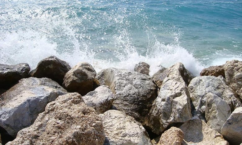 تفسير حلم صخور البحر في المنام