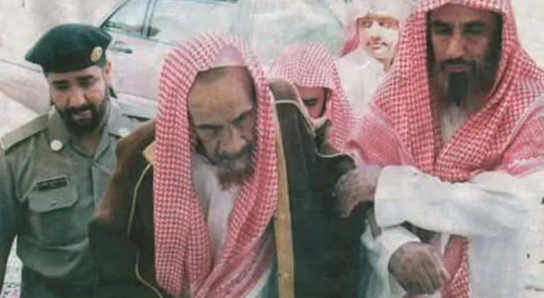 ما الذي رفع مكانة الشيخ ابن باز رحمة الله