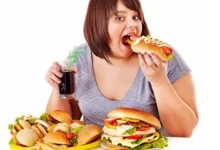 5 مكونات غذائية غير صحية تسبب السمنة
